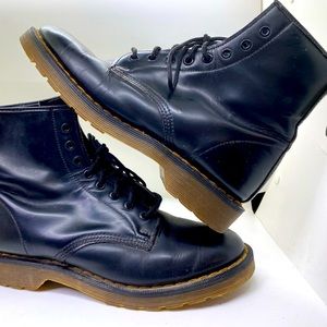 Size 8 DocMartens only worn a hand full of times. In great condition.